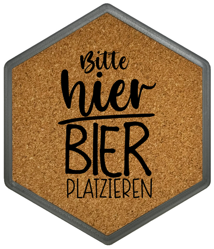 Kork Untersetzer mit Flaschenöffner und Motiv Bitte hier Bier platzieren