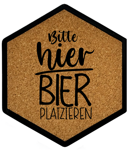 Kork Untersetzer mit Flaschenöffner und Motiv Bitte hier Bier platzieren