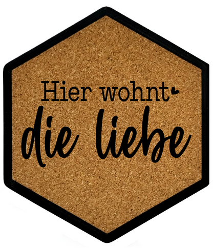 Kork Untersetzer mit Flaschenöffner und Hier wohnt die Liebe Motiv